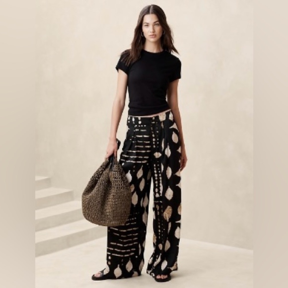 Banana Republic Satin Pleated Wide Leg Pant in Black Print